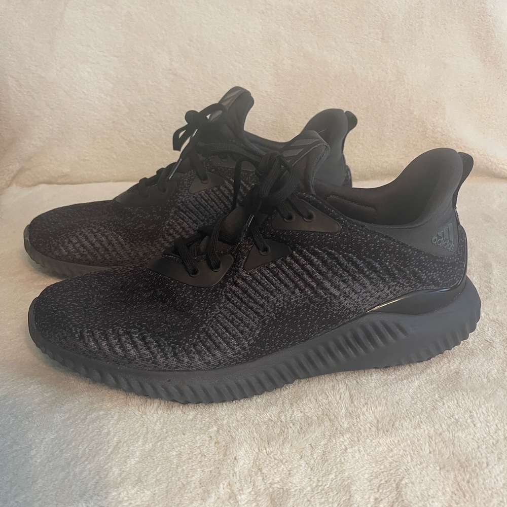 Adidas aerobounce size 9.